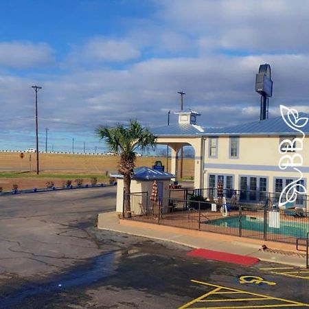 Days Inn & Suites By Wyndham Braunig Lake Elmendorf Buitenkant foto
